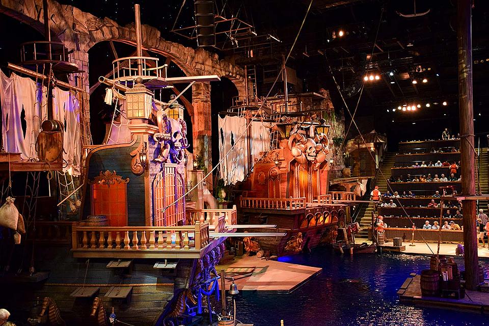 A new show in Pigeon Forge and there be Pirates!