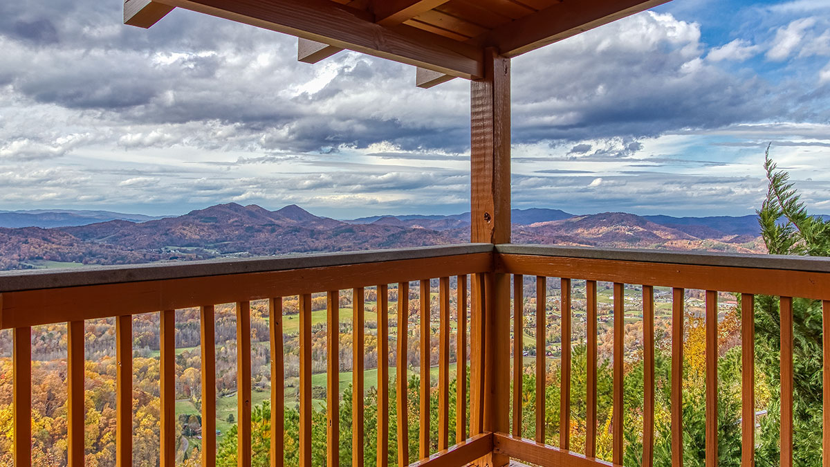 Above Awe Cabin image 33
