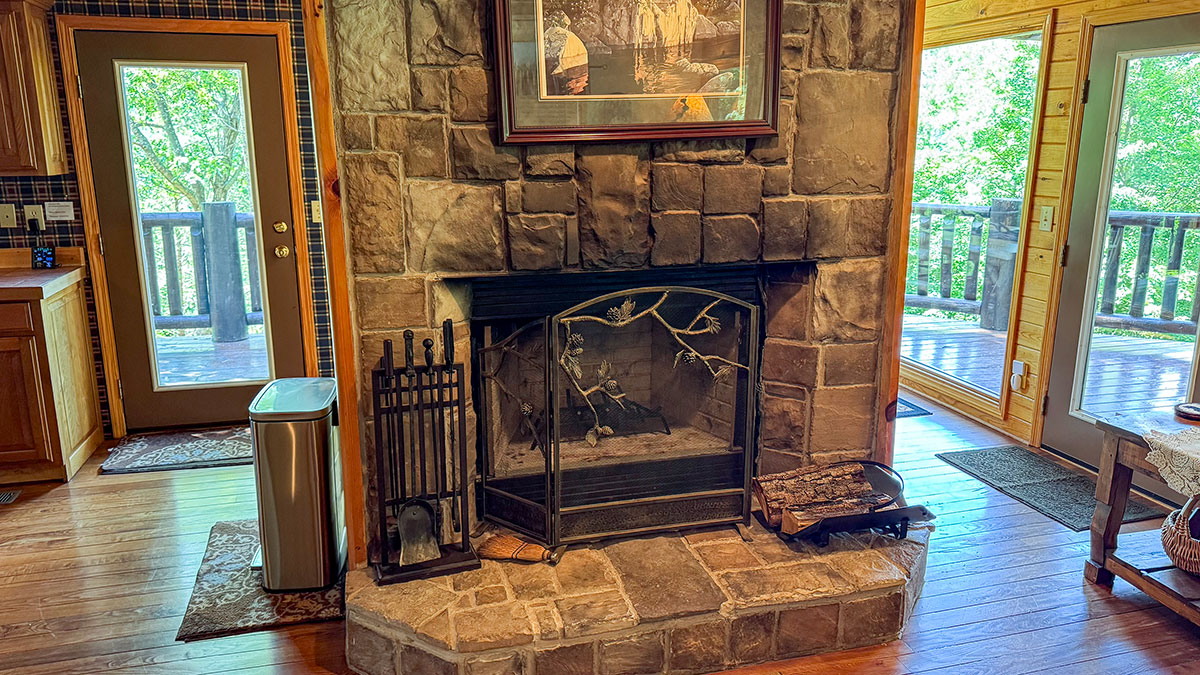 Amazing Grace Cabin image 06