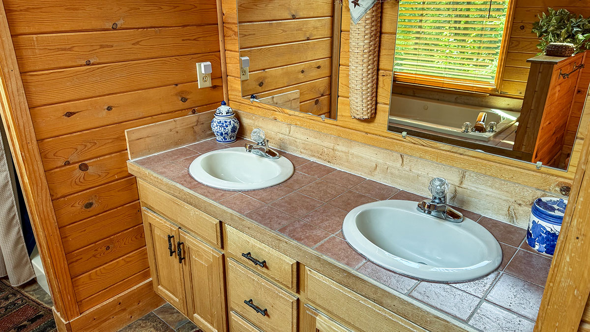 Amazing Grace Cabin image 20