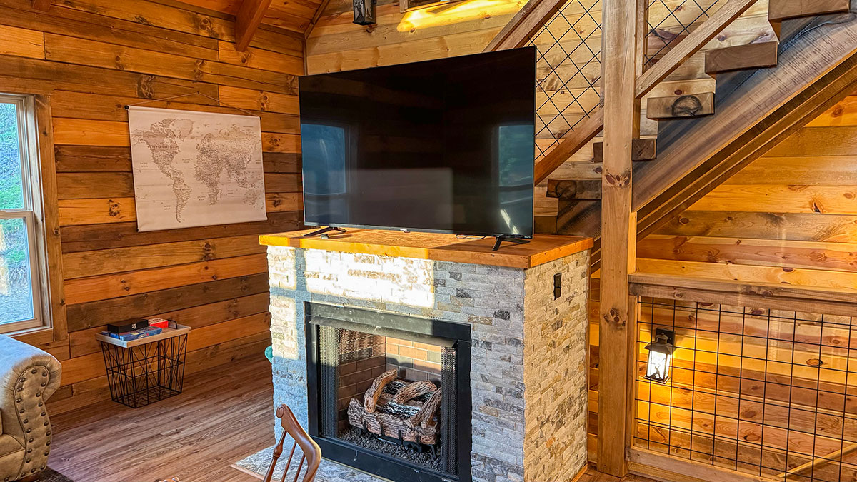 Bear Heaven Cabin image 05