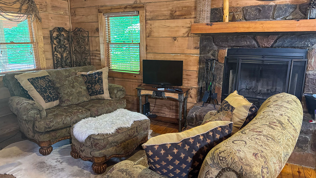 Country Hideaway Cabin image 03
