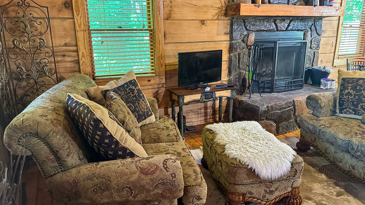 Country Hideaway Cabin image 04