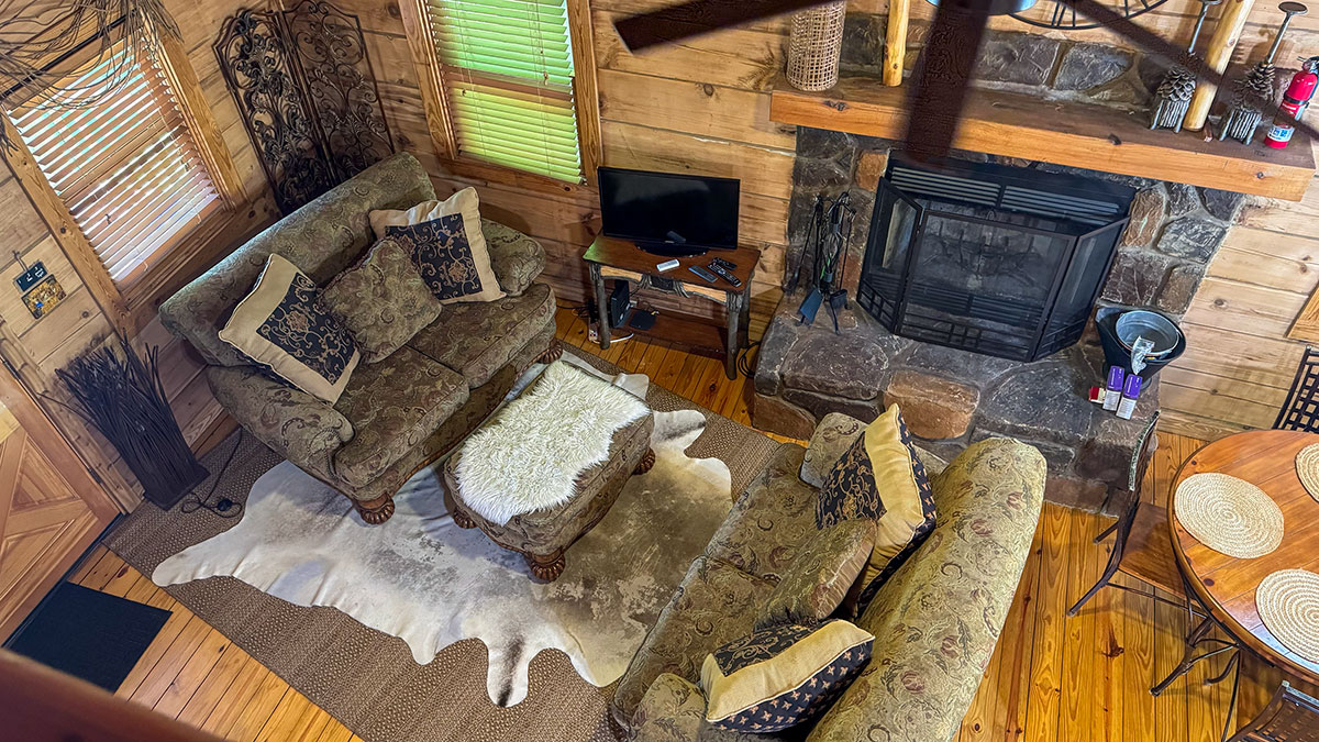 Country Hideaway Cabin image 06