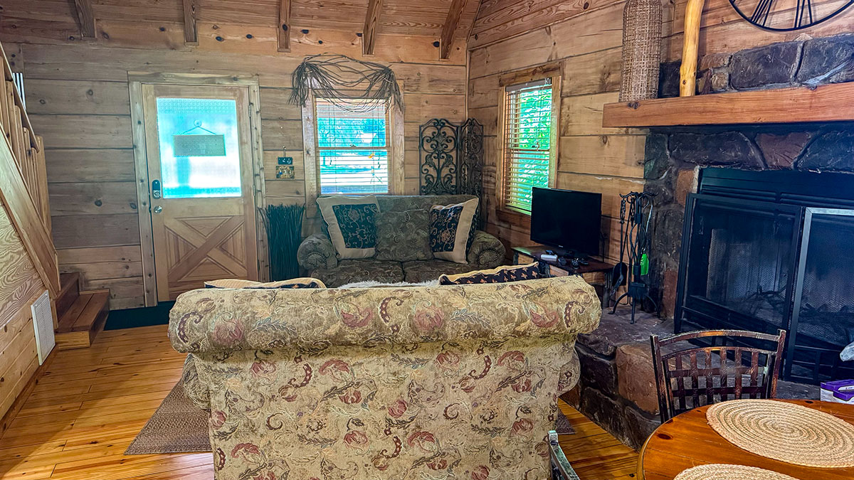 Country Hideaway Cabin image 09