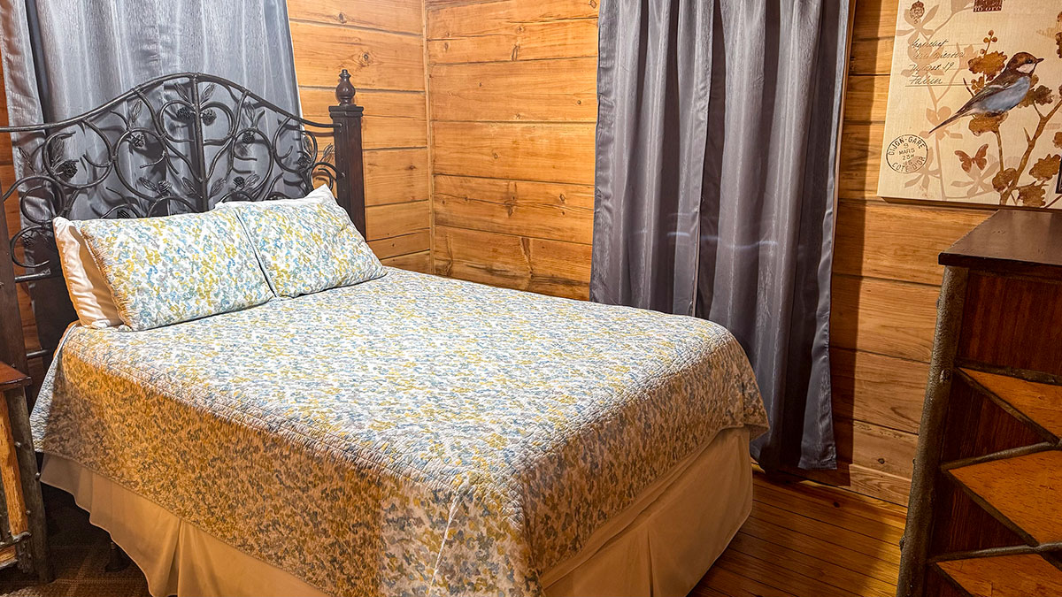 Country Hideaway Cabin image 17