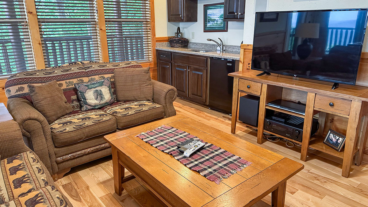Paradise Found Cabin image 30